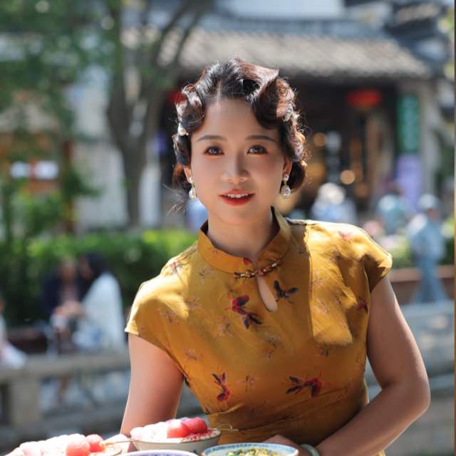 Anna, Sales Manager at Custom Uniform Manufacturer