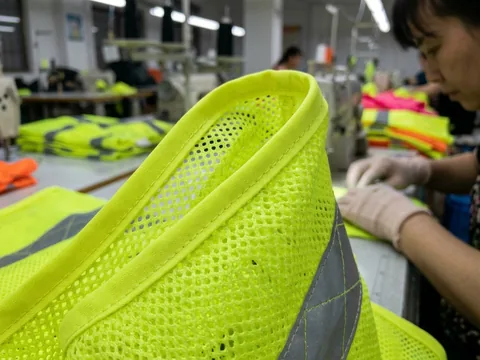 Polyester edge binding on the armhole of a mesh safety vest